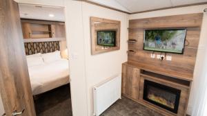 01 - Supreme 3 Caravan with Decking