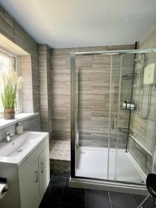 No23 - Bright & spacious 2nd floor flat - PET friendly - Noon check out