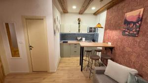 Seek and Hide - Markos Dream Hideaway