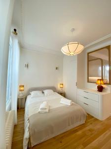 Luxury Garden Suite - Private Oasis near Champs-Élysées