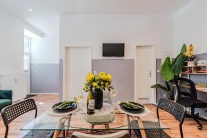 Spacious, central 3 room flat with gym & play area