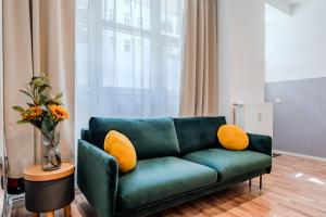 Spacious, central 3 room flat with gym & play area