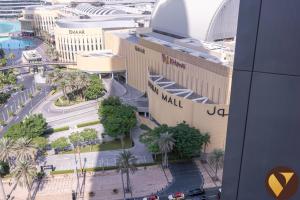Vogue Vacation Homes, Downtown Boulevard Point near Burj Khalifa and Dubai Mall, One Bedroom Apartment with Burj Khalifa view from the Balcony and Access toAmenities