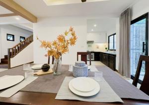 3 Bedroom Renovated Villa 3 minutes to the beach