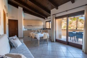 Domu Bonora - Relax among Red Rocks and Pool