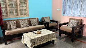 2BHK - Near Airport - Free Parking - Budget-Friendly