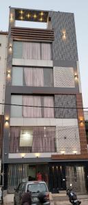 Hotel Shine inn Couple fridenlly rohini west metro station near by m2k cinema near by rajiv gandi hospital