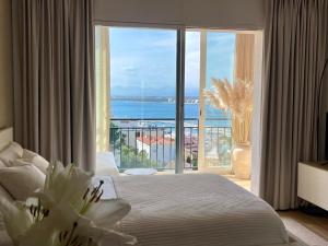 Cozy studio apartment with sea and mountains view