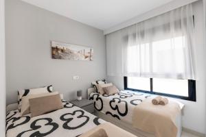 2BD Coastal Gem with Pool & Terrace - Torre de la Horadada