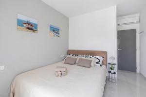 2BD Coastal Gem with Pool & Terrace - Torre de la Horadada