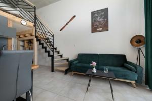 Elegant Studio with Air Conditioning Near the Airport in Wroclaw by Noclegi Renters