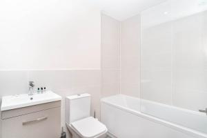 Bright & Spacious 2 Bedroom Manchester Apartment
