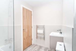 Bright & Spacious 2 Bedroom Manchester Apartment