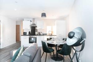 Bright & Spacious 2 Bedroom Manchester Apartment