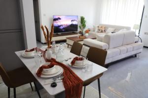 Bright & Airy 2-Bedroom Retreat in the Heart of the City