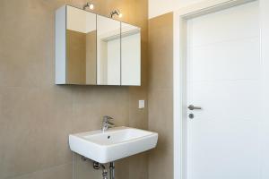 Modern Apartment with Free Parking