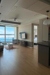 Bamin Stay-Gwangalli Beach Panoramic Ocean View