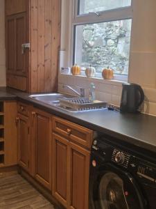 52 - room 2 - smart TV