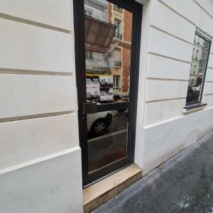 Quiet apartment, lively area,next to Eiffel Tower.