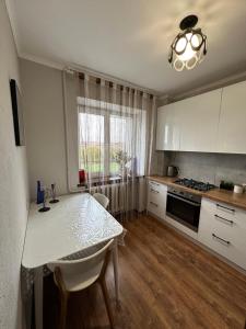 1 кім в Центрі з виглядом на Набережну