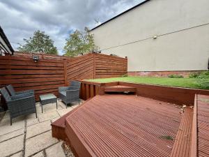 Private 2BR house, Cheltenham Centre & Parking