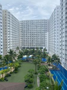2BR walking distance to MOA - near PICC,NAIA,STAR CITY by JBCO Staycation Jha