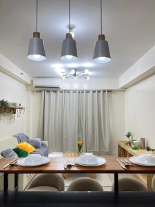 2BR walking distance to MOA - near PICC,NAIA,STAR CITY by JBCO Staycation Jha