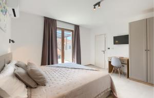 Lovely Home In Liznjan