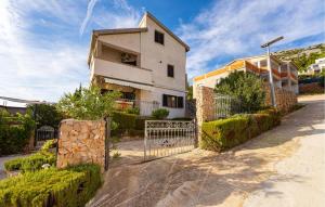 1 Bedroom Amazing Apartment In Starigrad