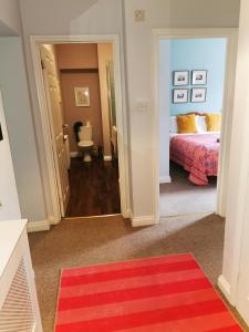 Central Bath Apartment Private Parking Courtyard Garden