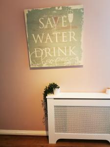 Central Bath Apartment Private Parking Courtyard Garden