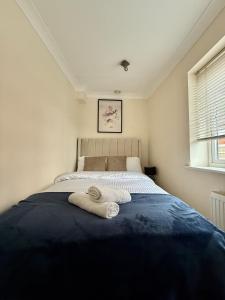Spacious 5BR, Cheltenham Town centre, inc parking