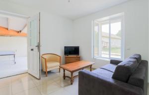 2 Bedroom Stunning Home In Monthenault