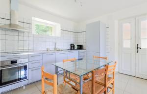 2 Bedroom Stunning Home In Monthenault