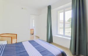 2 Bedroom Stunning Home In Monthenault