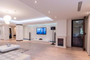 Luxury Apartment Herastrau Nord- 240 sqm - Spa, Pool & Gym Access