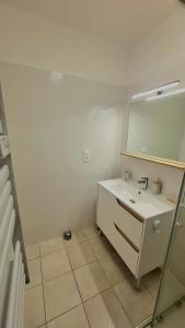 Plein cœur centre historique de Charlieu avec parking et garage vélo moto