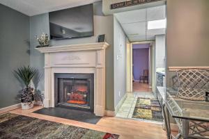 306 Oak Square Downtown Retreat