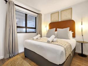 Castle Rock Apartment with Table Mountain Views