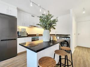 Castle Rock Apartment with Table Mountain Views