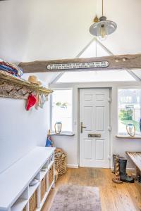 Spray Cabin - West Wittering