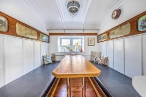 Spray Cabin - West Wittering