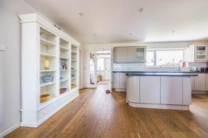 Spray Cabin - West Wittering