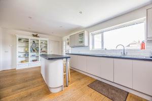 Spray Cabin - West Wittering