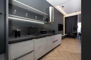 Modern Studio with Parking and Air Conditioning in the City Center of Wroclaw by Noclegi Renters