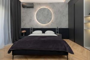 Modern Studio with Parking and Air Conditioning in the City Center of Wroclaw by Noclegi Renters