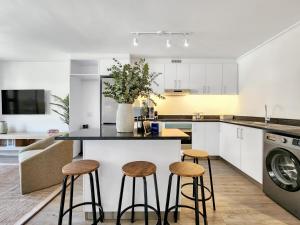 Castle Rock Apartment with Table Mountain Views