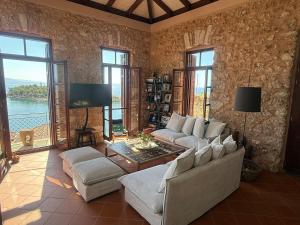 Gytheio Retreat, Panoramic Sea View apartment