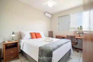 Apto c varanda e churrasq. a 450m do Mar REH0203