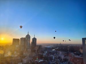Views comfort luxury heart of Melbourne